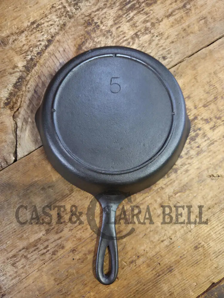 Mid 1900βs Lodge #5 βBlobβ Skillet with 3 Notch Heat Ring. Raised P on the blob. Amazing gift and sautΓ© pan. Skillet