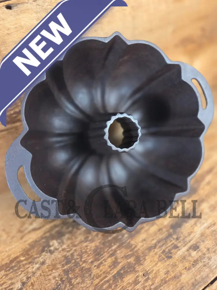 Mid 1900’s Lodge traditional style fluted cake pan - Bakeware