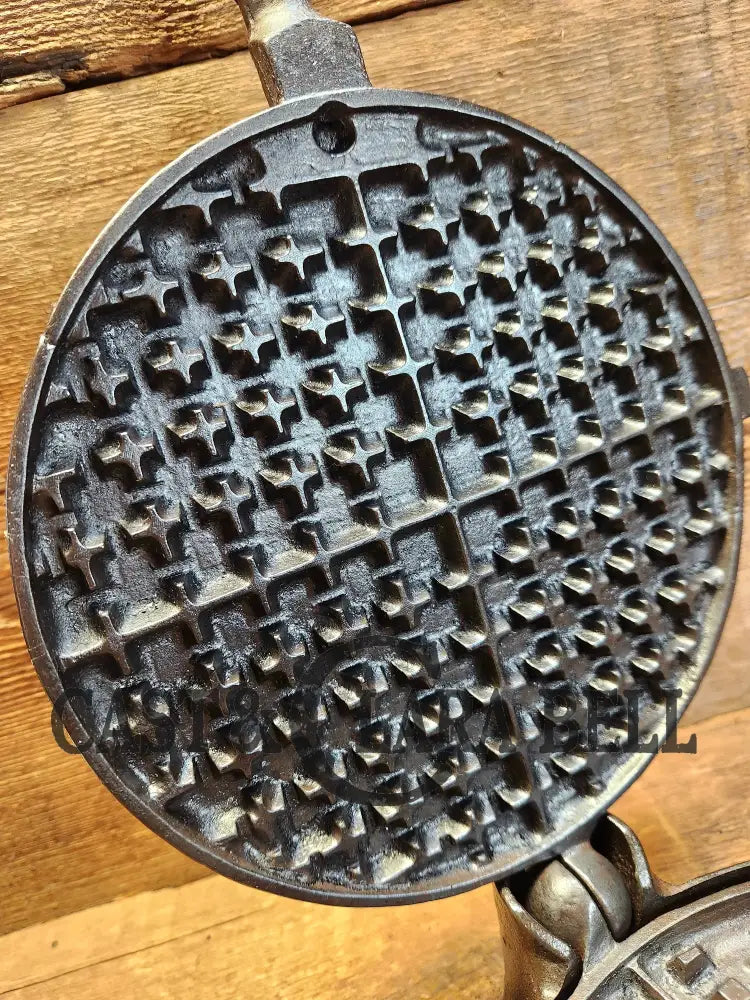 Mid 1900βS Stover Made Harwi #8 Waffle Iron With Low Base. Beautiful And Unique!