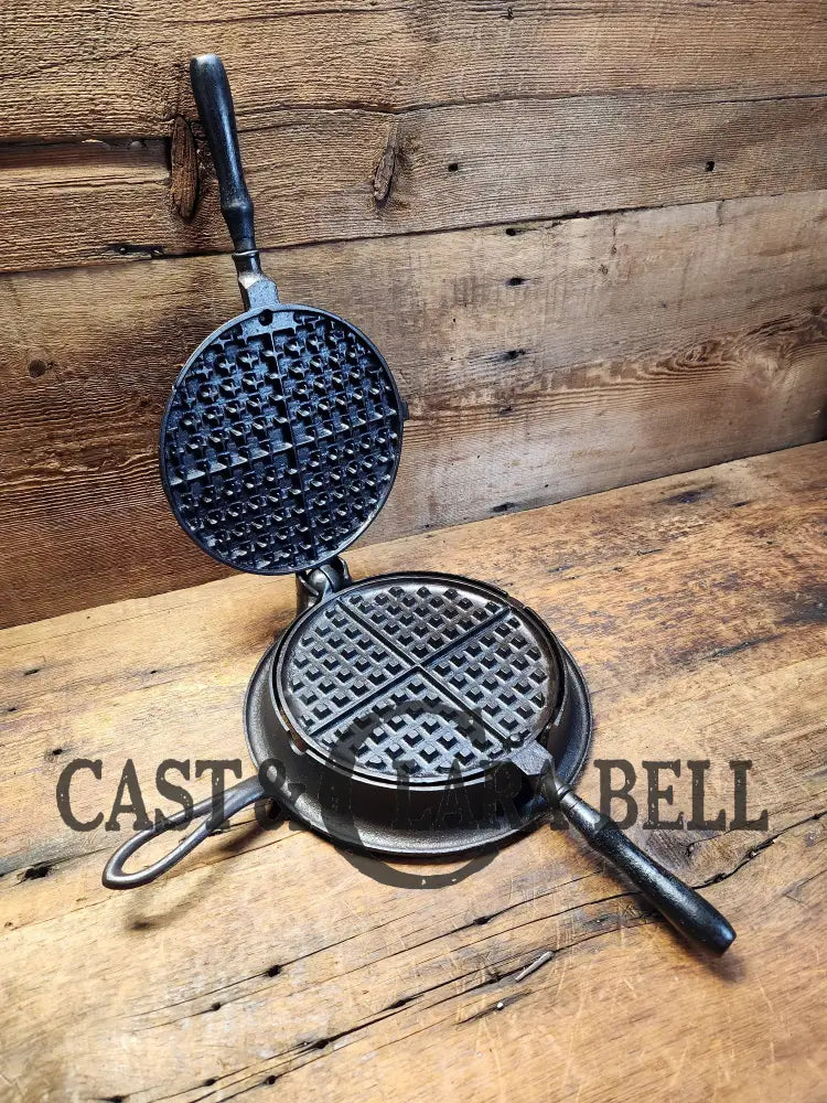 Mid 1900βS Stover Made Harwi #8 Waffle Iron With Low Base. Beautiful And Unique!