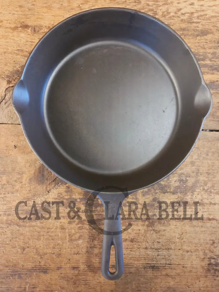 Midwest favorite! Missouri made Crescent Fndry βOzarkβ #8 Cast Iron Skillet #258 - Skillet