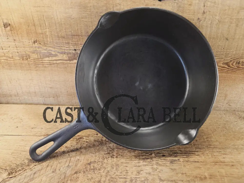Midwest favorite! Missouri made Ozark #8 Deep Chicken Fryer Skillet. Fantastic piece great cooker for chili and breads!