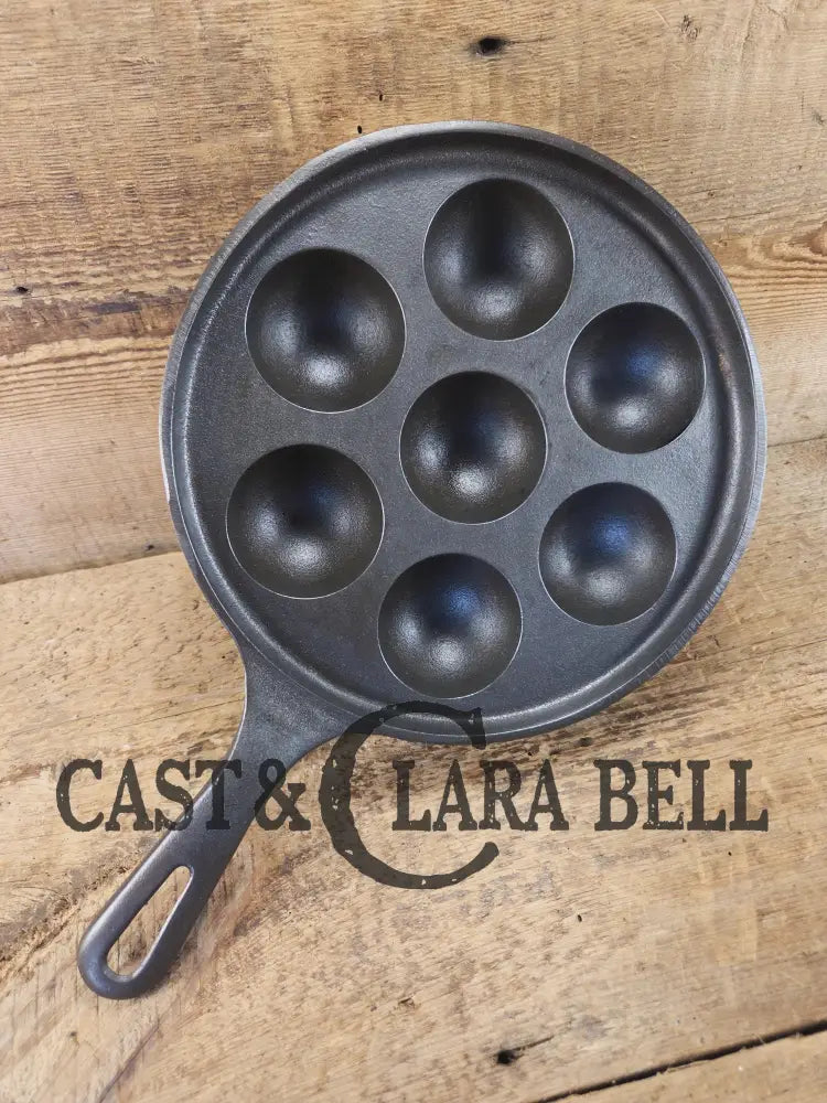 Mint and trending! Beautiful Griswold No. 32 Cast Iron Aebleskiver 962. Awesome poached eggs! Skillet