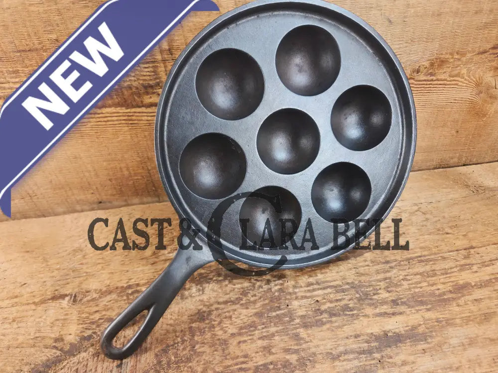 Mint and trending! Beautiful Griswold No. 32 Cast Iron Aebleskiver 962. Awesome poached eggs Skillet