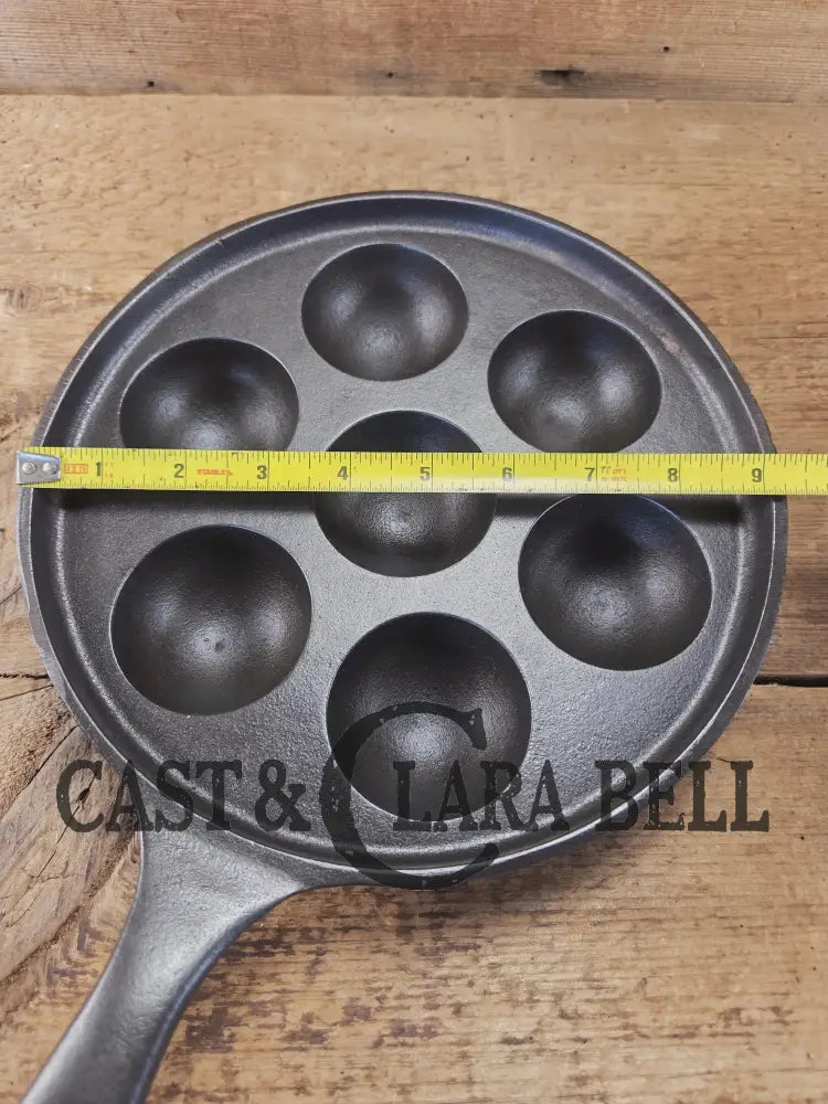 Mint and trending! Beautiful Griswold No. 32 Cast Iron Aebleskiver 962. Awesome poached eggs! Skillet