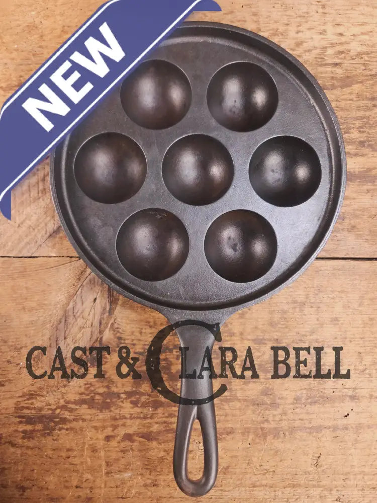 Mint and trending! Beautiful Griswold No. 32 Cast Iron Aebleskiver 962. Awesome poached eggs Skillet