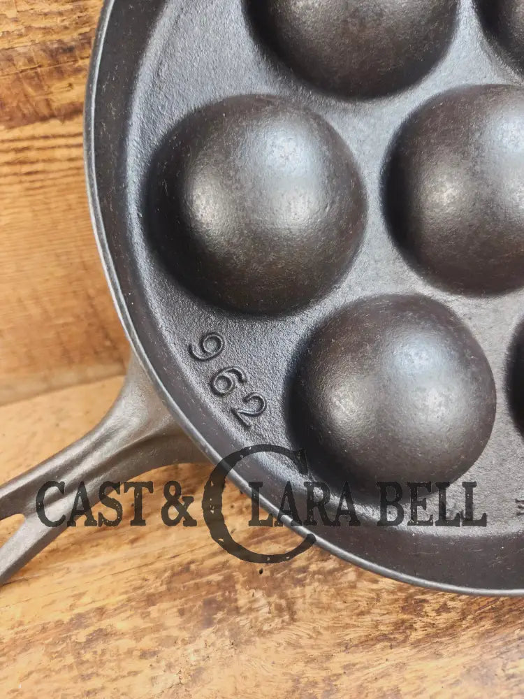 Mint and trending! Beautiful Griswold No. 32 Cast Iron Aebleskiver 962. Awesome poached eggs Skillet
