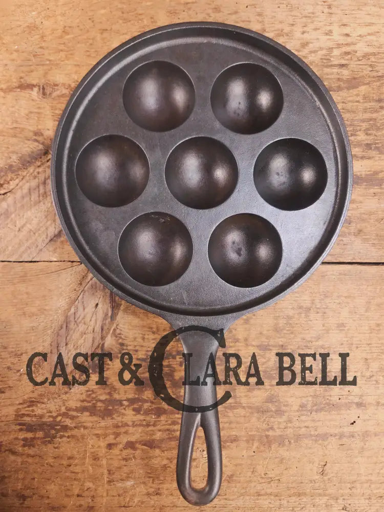 Mint and trending! Beautiful Griswold No. 32 Cast Iron Aebleskiver 962. Awesome poached eggs Skillet