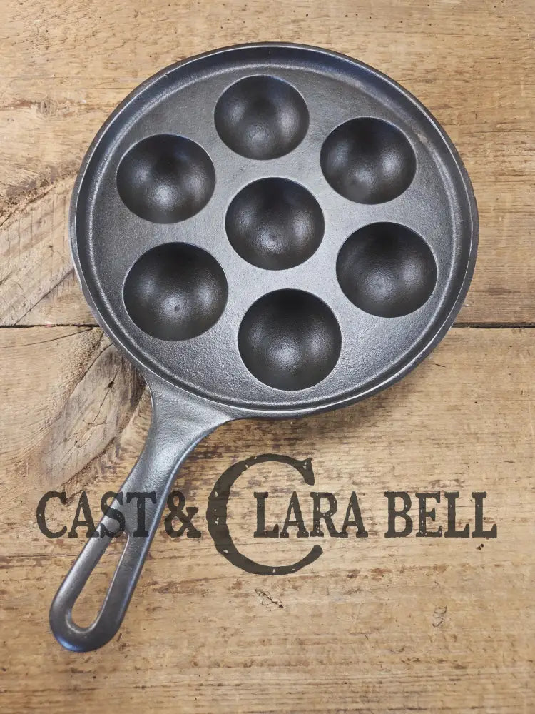 Mint and trending! Beautiful Griswold No. 32 Cast Iron Aebleskiver 962. Awesome poached eggs! Skillet