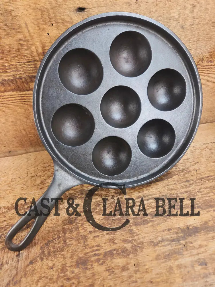 Mint and trending! Beautiful Griswold No. 32 Cast Iron Aebleskiver 962. Awesome poached eggs Skillet