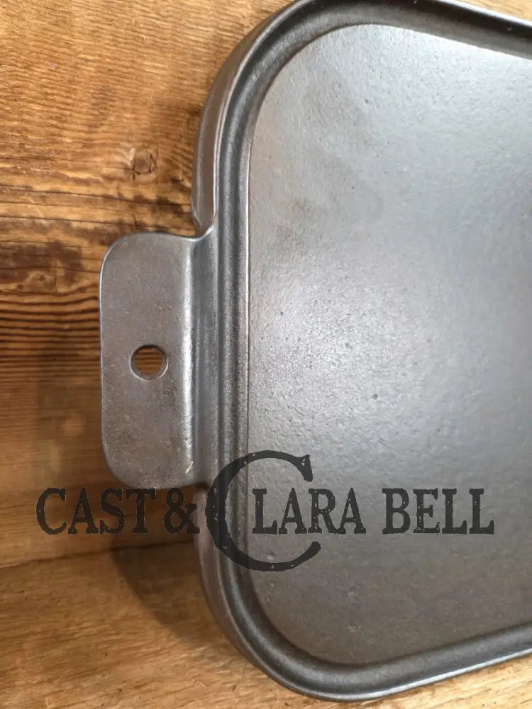 Mint Condition! 1930’s Wagner Ware #8 Cast Iron Long Griddle 1148. Great for griddle cakes at the cabin or home! Griddle