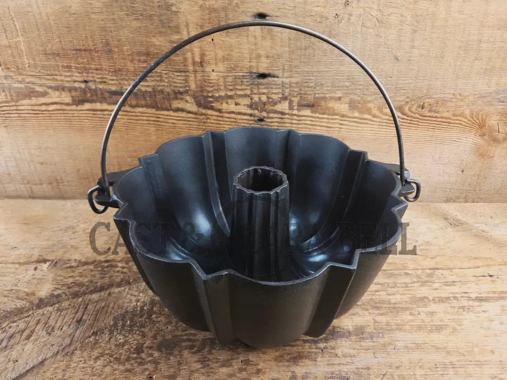 Mint Condition Collectors Piece! 1891 Patent Griswold made βFrank Hay and Sonsβ Bundt pan. Hard to find and Awesome for