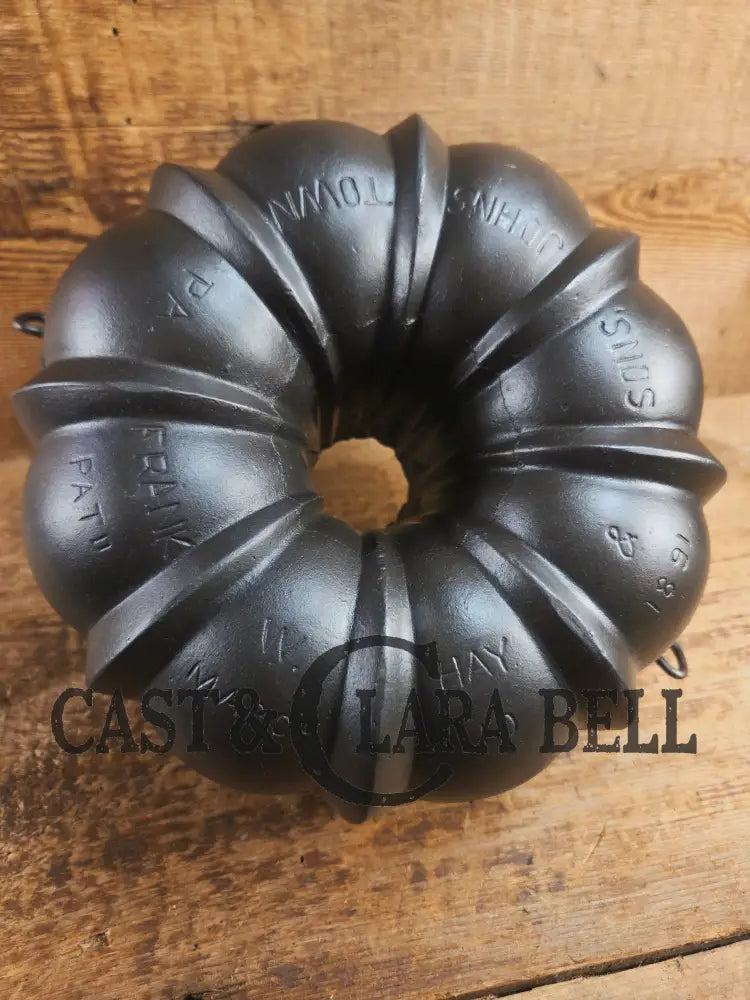 Mint Condition Collectors Piece! 1891 Patent Griswold made βFrank Hay and Sonsβ Bundt pan. Hard to find and Awesome for