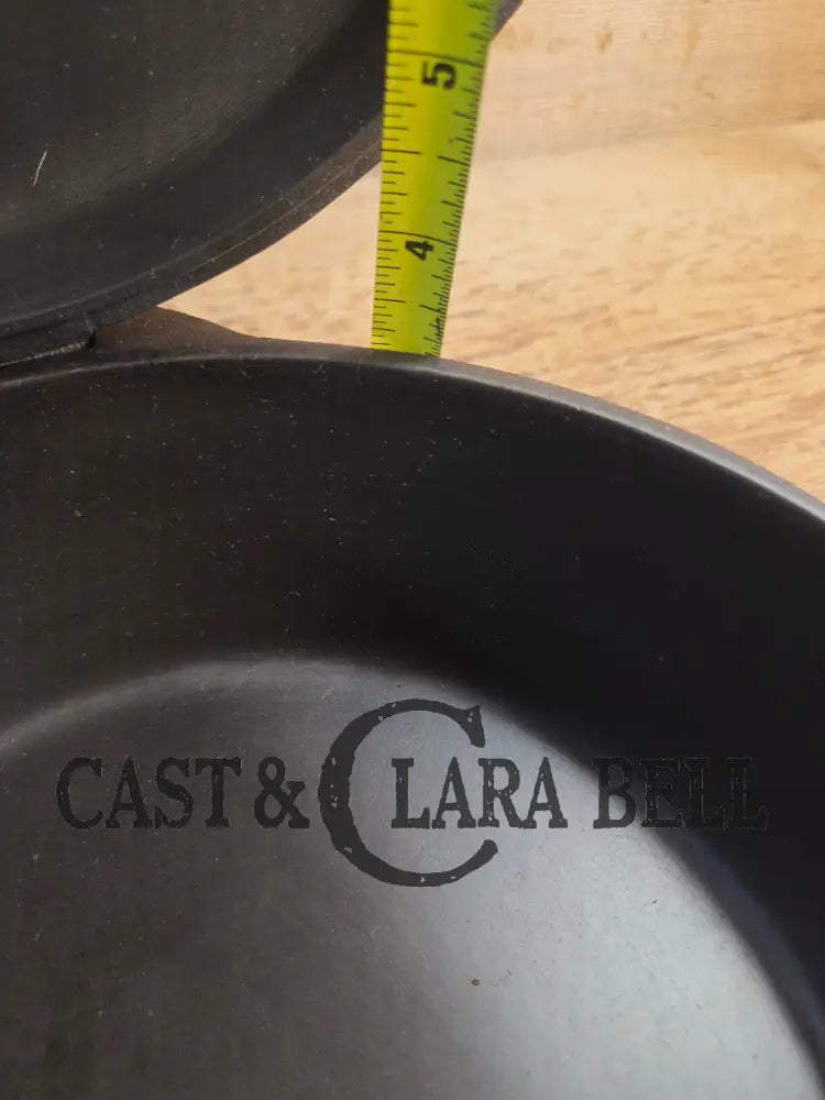 Mint Condition Hammered finish Lodge 4-In-1 star logo Combo Cooker. So versatile and elegant. Perfect gift or fully