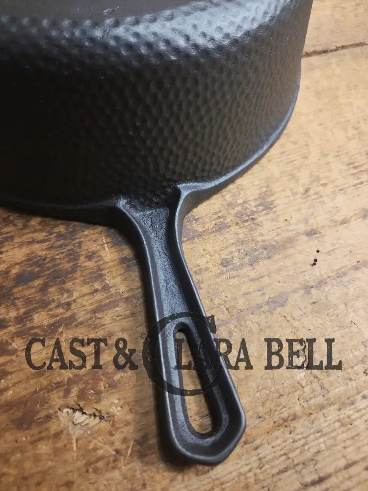 Mint Condition Hammered finish Lodge 4-In-1 star logo Combo Cooker. So versatile and elegant. Perfect gift or fully