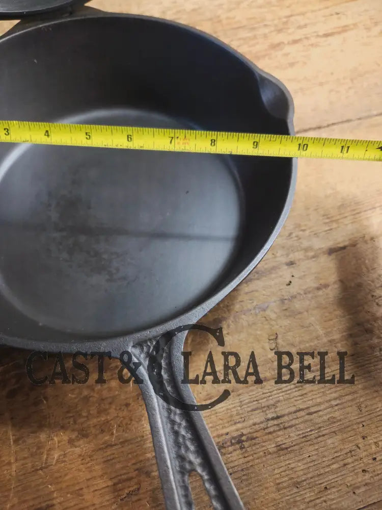 Mint Condition Hammered finish Lodge 4-In-1 star logo Combo Cooker. So versatile and elegant. Perfect gift or fully