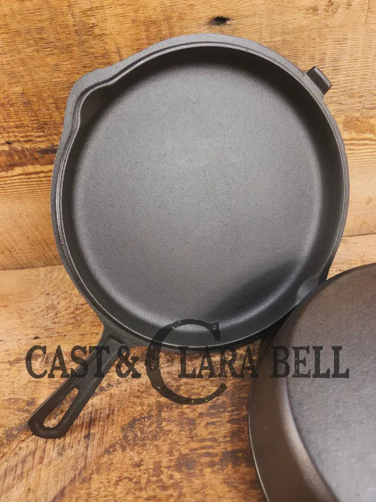 Mint Condition Lodge 4-In-1 star logo Combo Cooker. So versatile and elegant. Perfect gift or fully restored daily