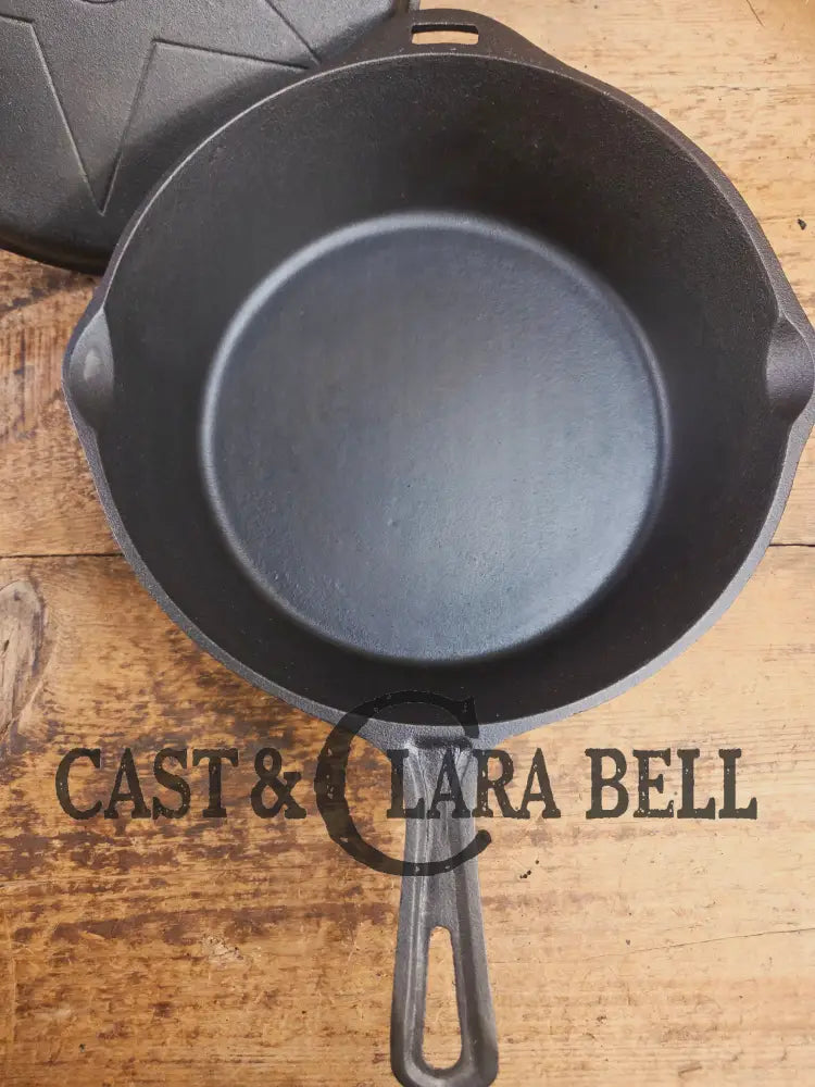 Mint Condition Lodge 4-In-1 star logo Combo Cooker. So versatile and elegant. Perfect gift or fully restored daily