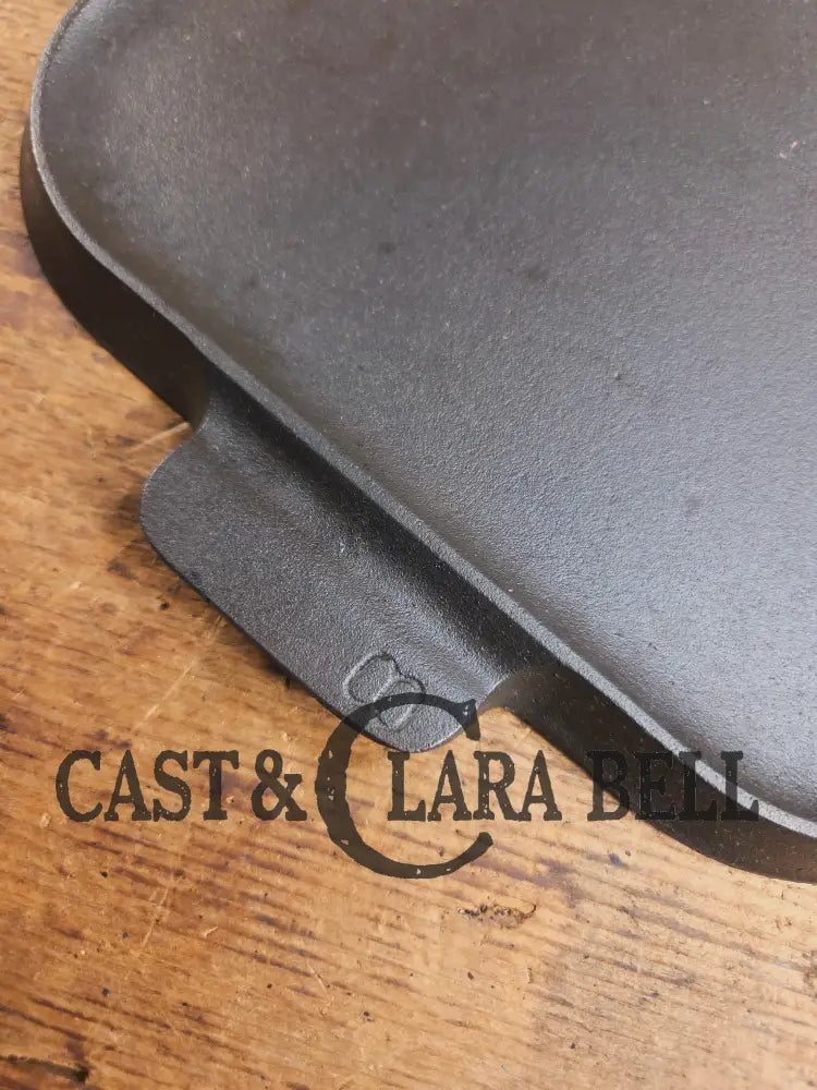 Mint condition looks brand new! 1930βs Griswold #8 Long cast iron griddle. 908 C. Great pancake griddle! Griddle