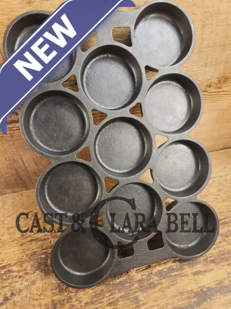 Most rare variation (Rarity 6) Fully Marked Griswold No. 1 Gem Pan Block Logo 11 cup p/n 940. This piece is flat out