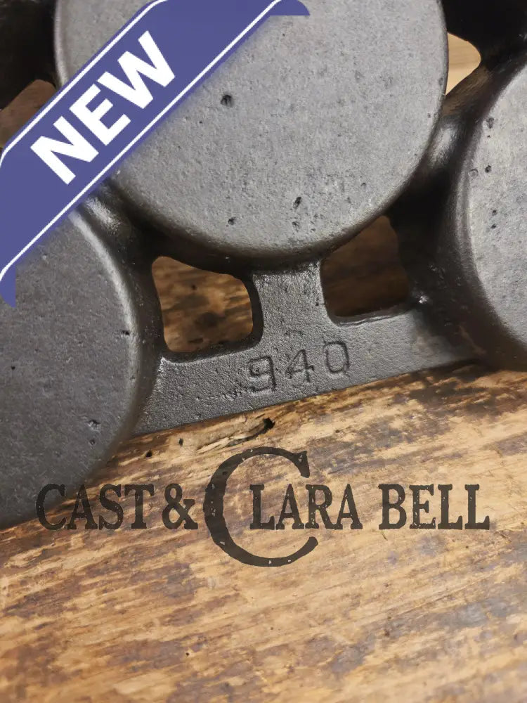 Most rare variation (Rarity 6) Fully Marked Griswold No. 1 Gem Pan Block Logo 11 cup p/n 940. This piece is flat out