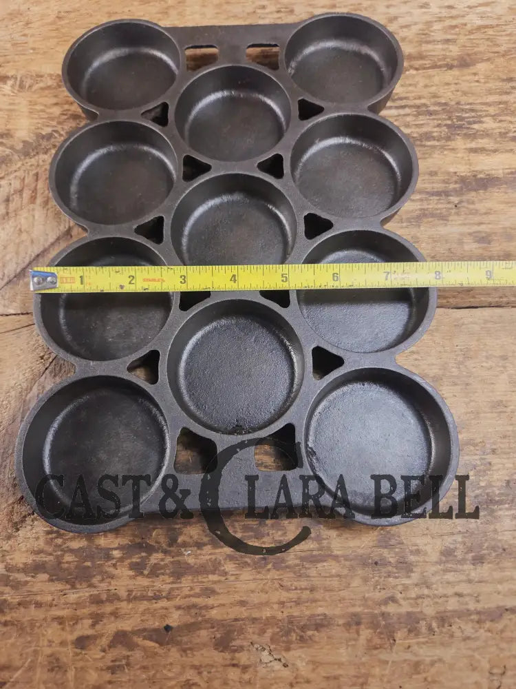 Most rare variation (Rarity 6) Fully Marked Griswold No. 1 Gem Pan Block Logo 11 cup p/n 940. This piece is flat out