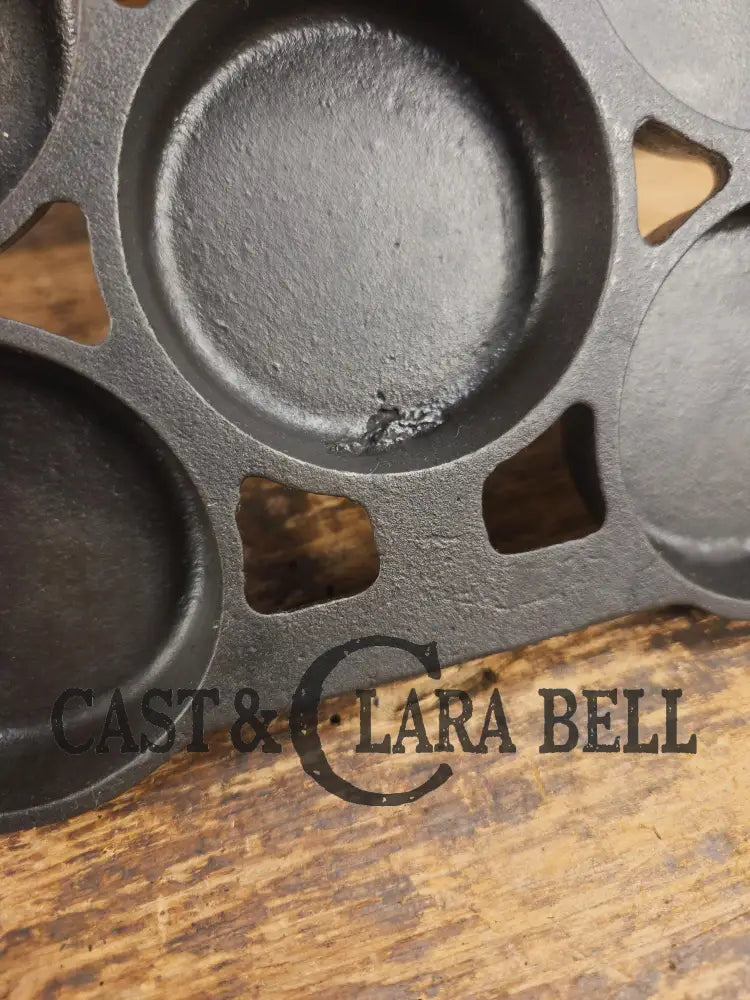 Most rare variation (Rarity 6) Fully Marked Griswold No. 1 Gem Pan Block Logo 11 cup p/n 940. This piece is flat out