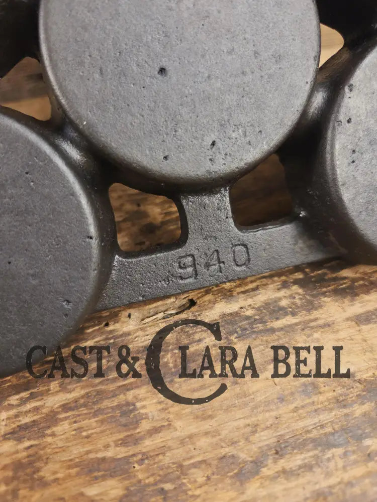 Most rare variation (Rarity 6) Fully Marked Griswold No. 1 Gem Pan Block Logo 11 cup p/n 940. This piece is flat out