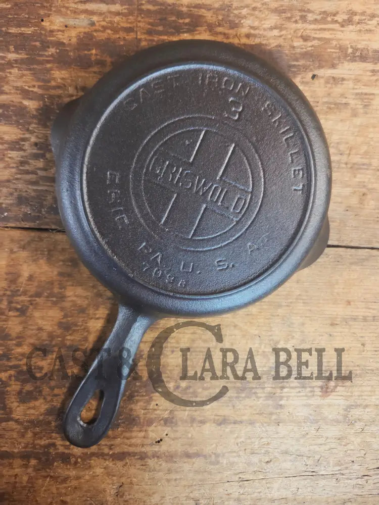 Must have! 1910βs Griswold #3 Egg Skillet with Large Block Logo and Heat Ring 709 B - Skillet