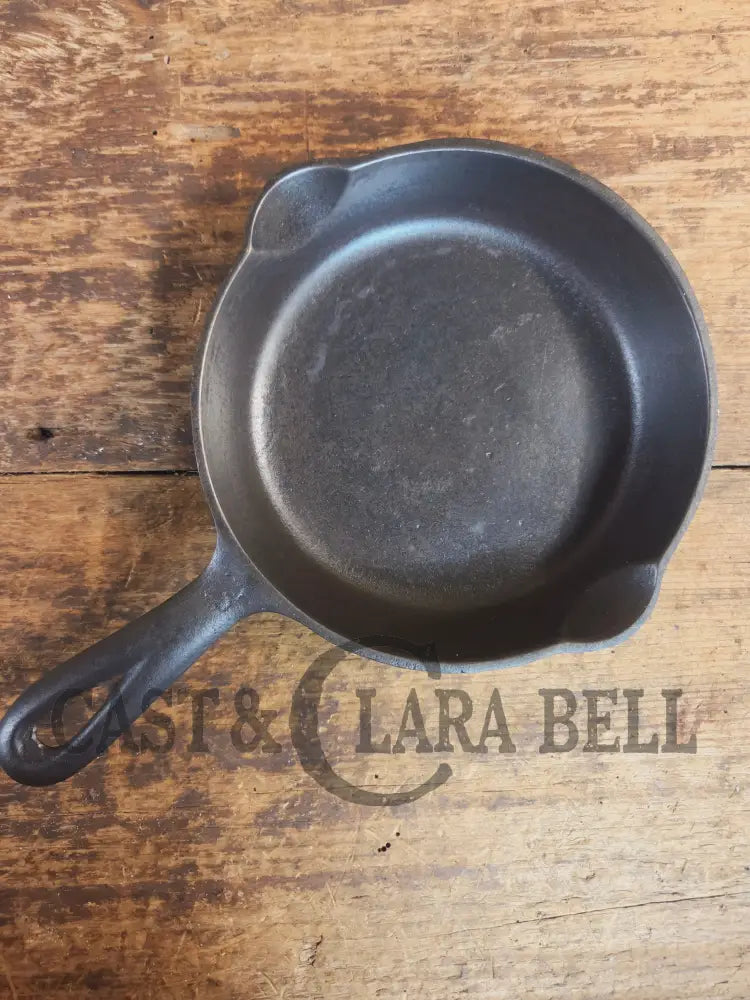 Must have! 1910βs Griswold #3 Egg Skillet with Large Block Logo and Heat Ring 709 B - Skillet