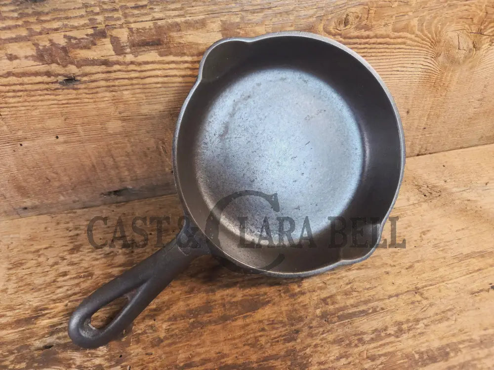 Must have! 1910βs Griswold #3 Egg Skillet with Large Block Logo and Heat Ring 709 B - Skillet