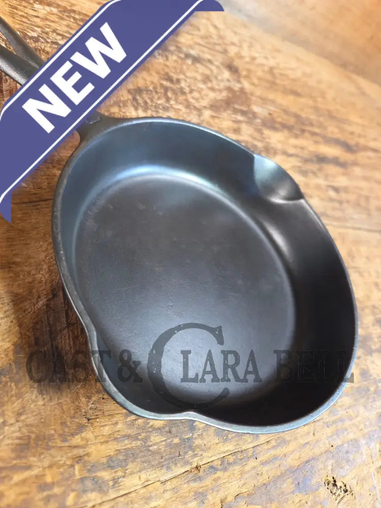 Must have! 1910’s Griswold #3 Egg Skillet with Large Block Logo and Heat Ring 709 B - Skillet