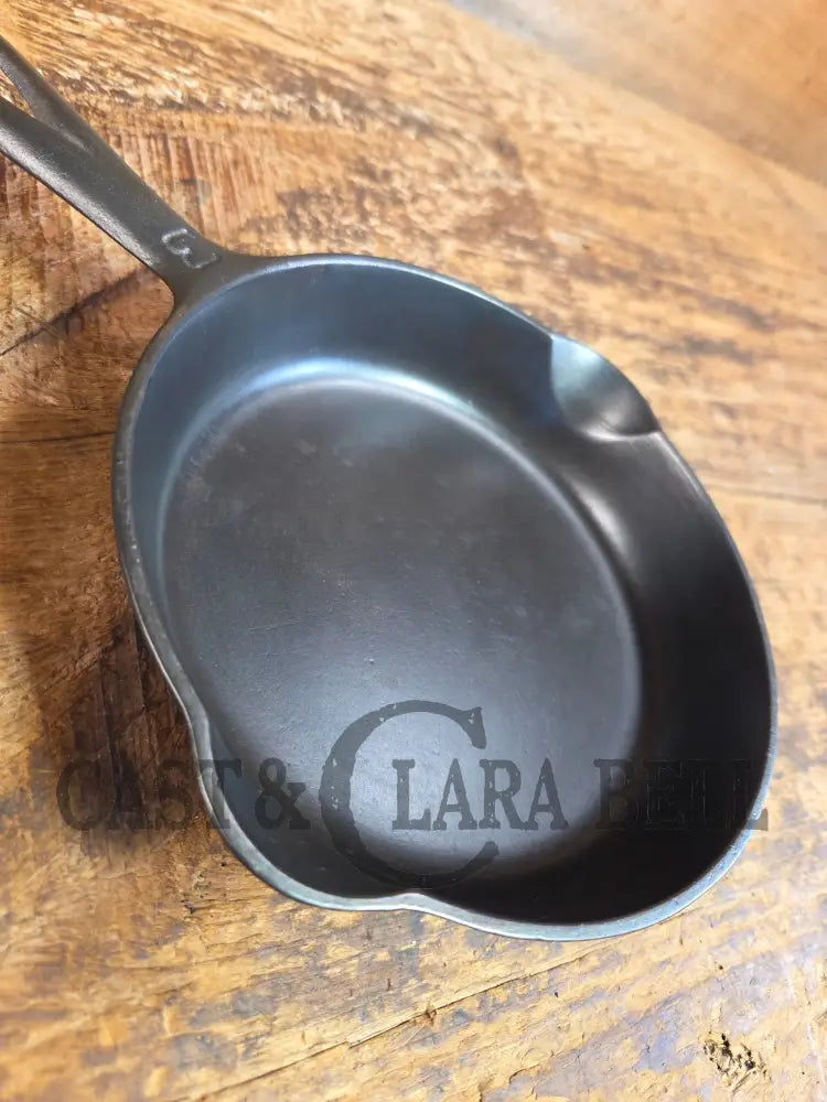 Must have! 1910’s Griswold #3 Egg Skillet with Large Block Logo and Heat Ring 709 B - Skillet