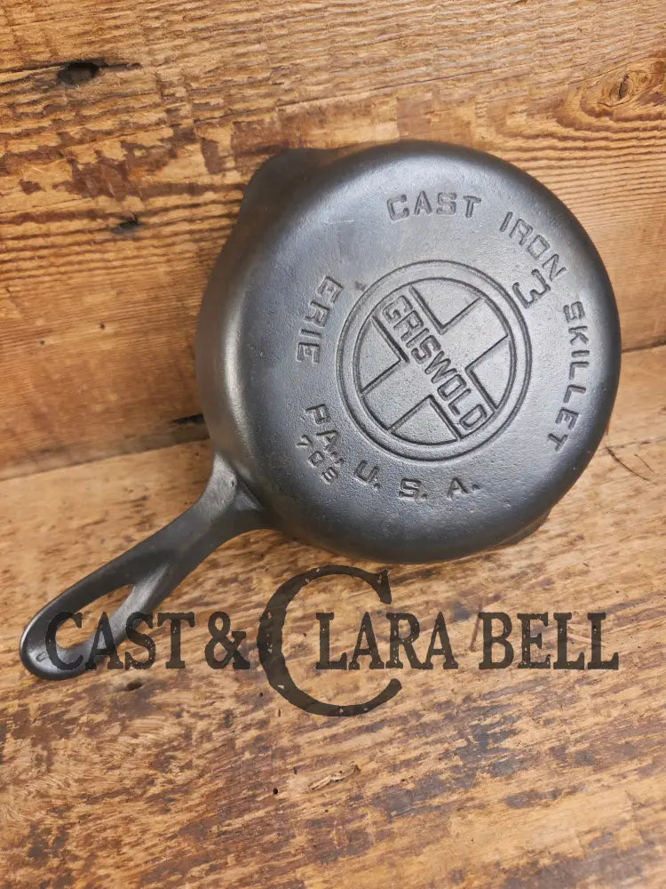 Must have egg skillet! Griswold #3 Skillet with Large Block Logo 709 Skillet