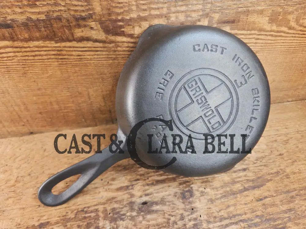 Must have egg skillet! Griswold #3 Skillet with Large Block Logo 709 Skillet
