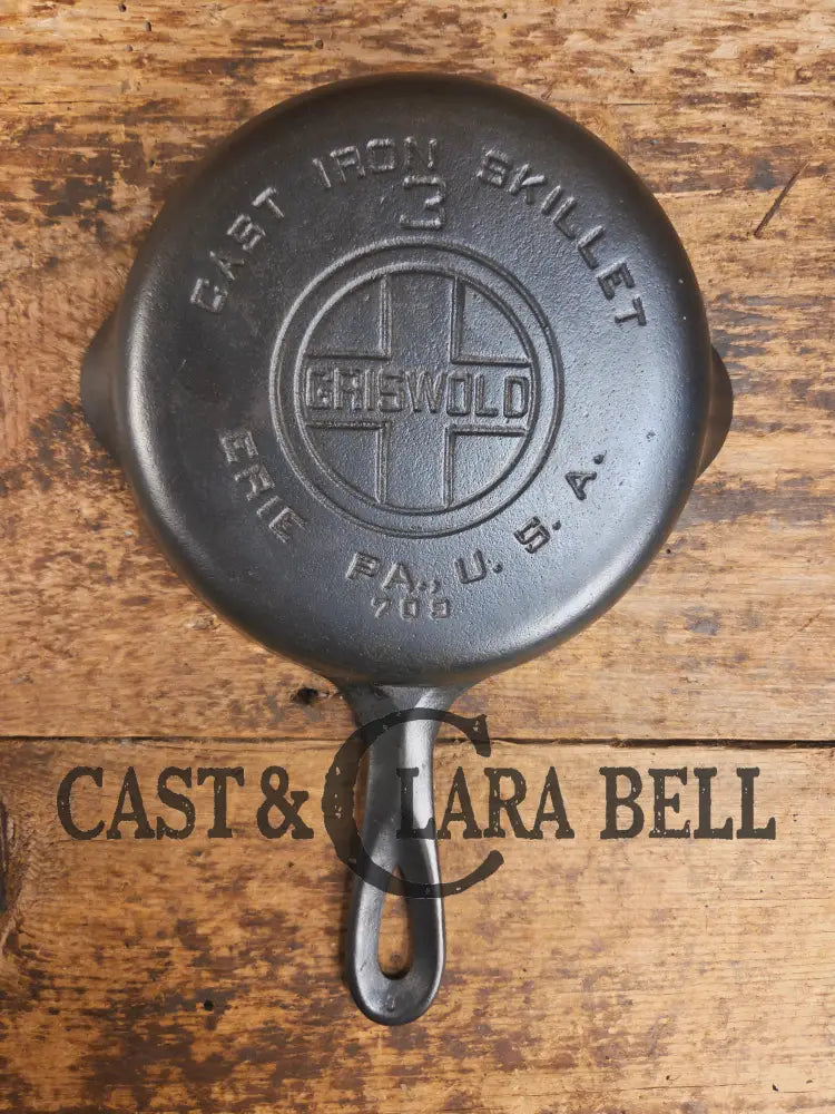 Must have egg skillet! Griswold #3 Skillet with Large Block Logo 709 Skillet