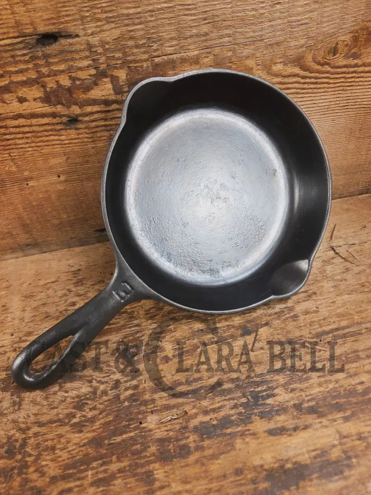 Must have egg skillet! Griswold #3 Skillet with Large Block Logo 709 Skillet