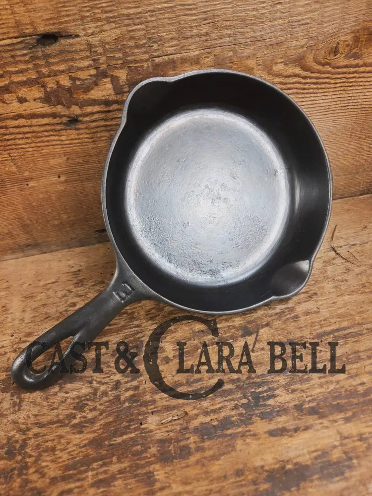 Must have egg skillet! Griswold #3 Skillet with Large Block Logo 709 Skillet