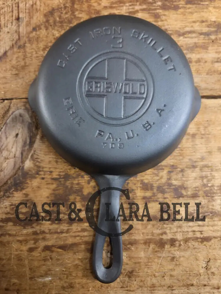 Must have egg skillet! Griswold #3 Skillet with Large Block Logo 709 Skillet