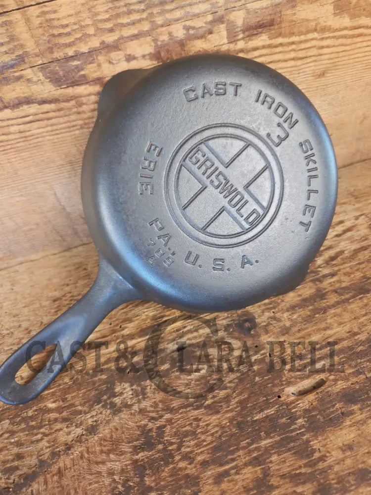 Must have egg skillet! Griswold #3 Skillet with Large Block Logo 709 A - Skillet