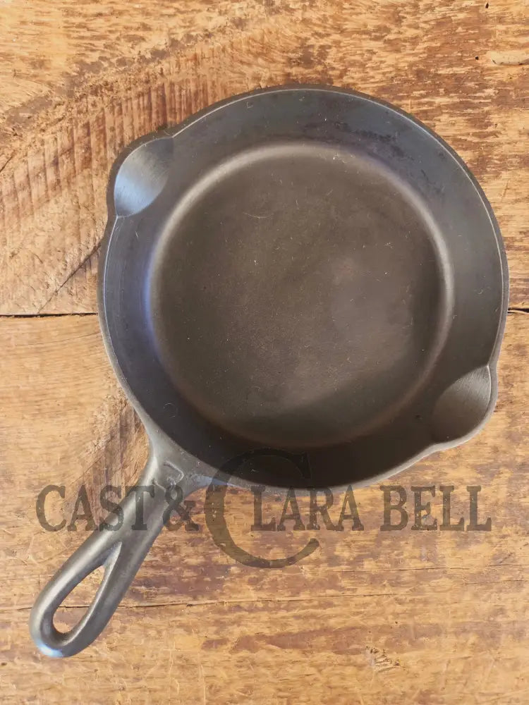 Must have egg skillet! Griswold #3 Skillet with Large Block Logo 709 A - Skillet