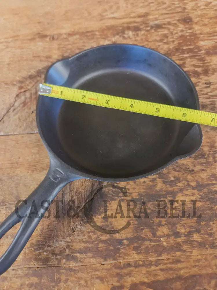 Must have egg skillet! Griswold #3 Skillet with Large Block Logo 709 A - Skillet