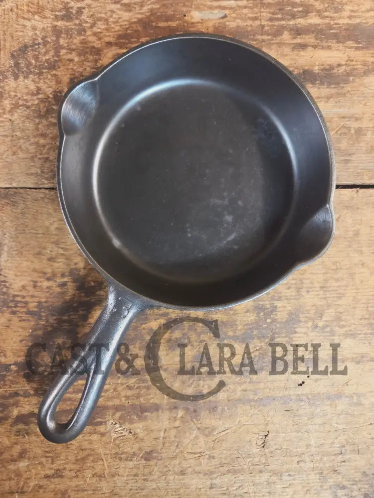 Must have egg skillet! Griswold #3 Skillet with Large Block Logo 709 B - Skillet