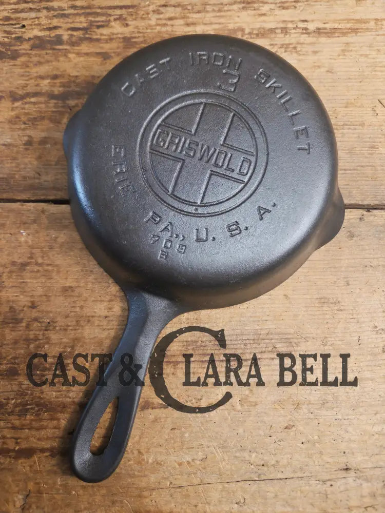 Must have egg skillet! Griswold #3 Skillet with Large Block Logo 709 B Skillet