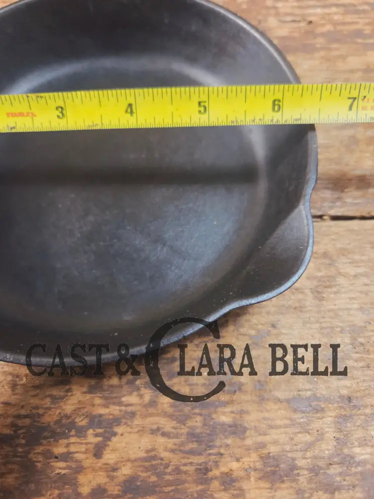 Must have egg skillet! Griswold #3 Skillet with Large Block Logo 709 B Skillet