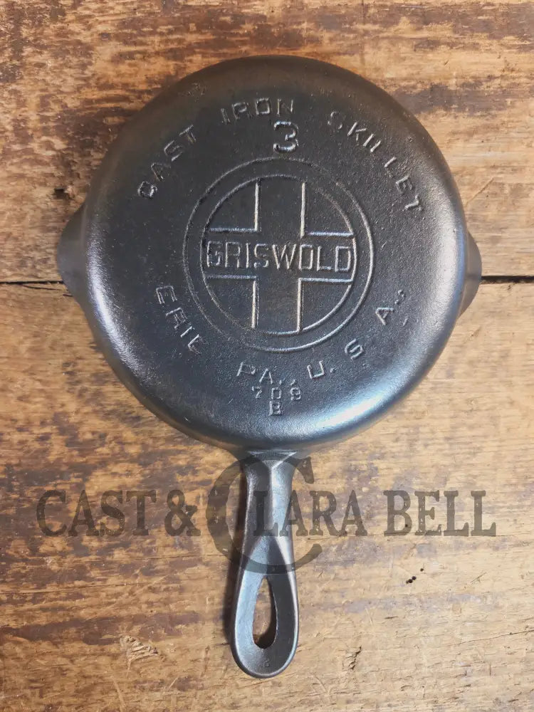 Must have egg skillet! Griswold #3 Skillet with Large Block Logo 709 B - Skillet