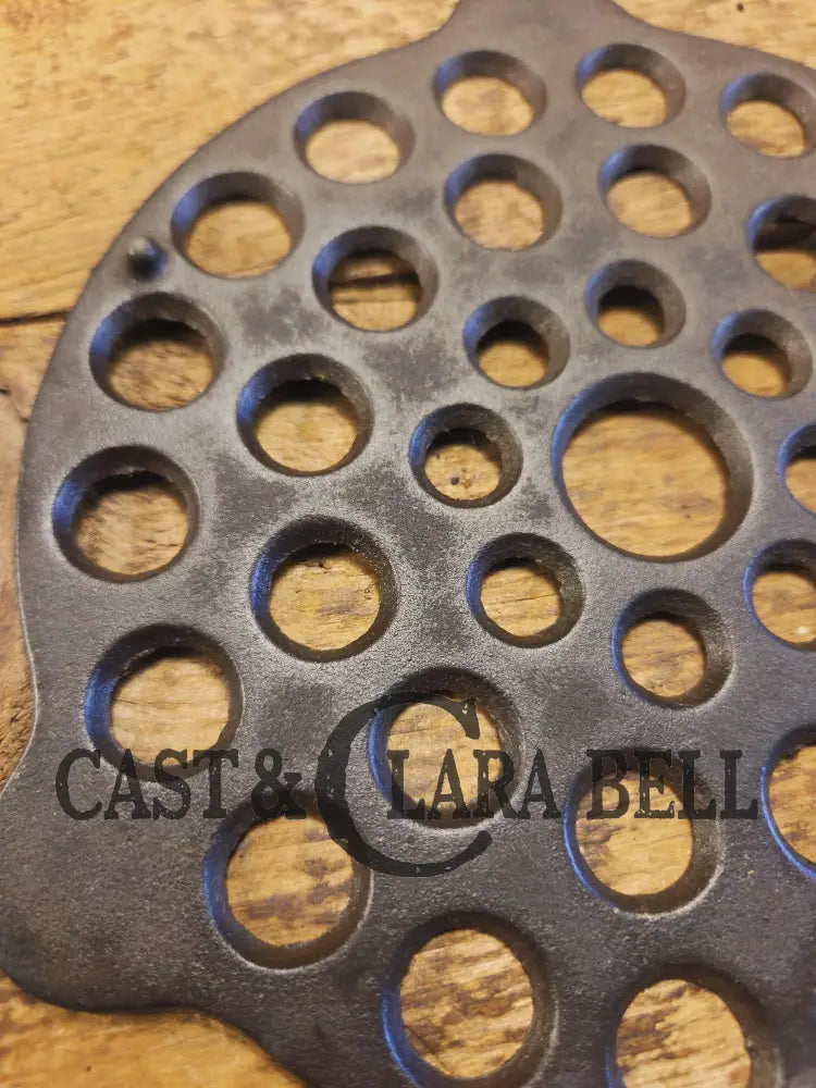 Need a trivet for your #7 dutch oven? Wagner Ware Drip Drop Trivet Dutch Ovens Trivets & Kettles