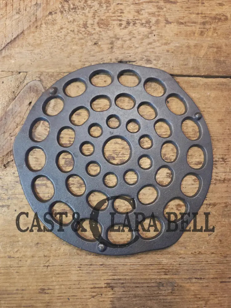 Need a trivet for your #8 dutch oven? Wagner Ware Drip Drop Trivet Dutch Ovens Trivets & Kettles