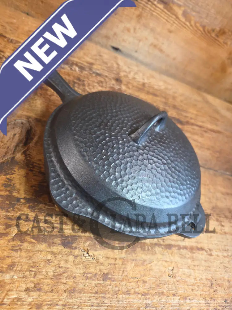 Oh my! Hard to find 1930’s Hammered finish Griswold No. 5 Hinged Cast Iron Skillet with Lid! 2096 / 2015 - Skillet