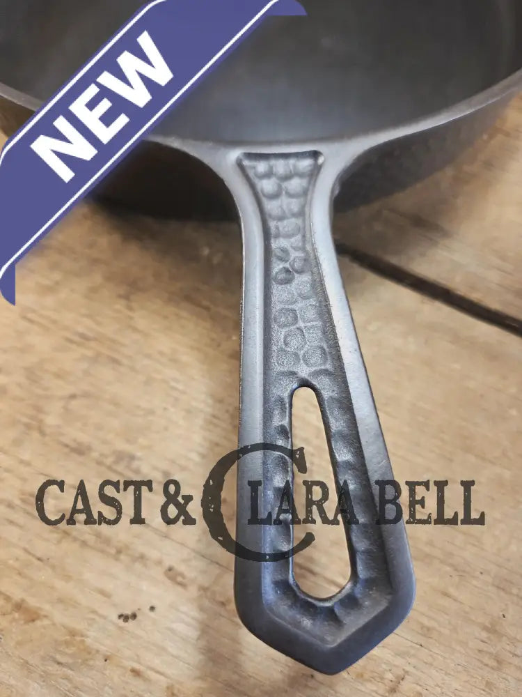 Oh my! Hard to find 1930âs Hammered finish Griswold No. 8 cast iron skillet 2008 with matching hinge lid 2098.